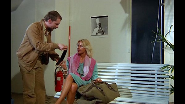 A guy tricked a  blonde sexy fashion model into a fuck