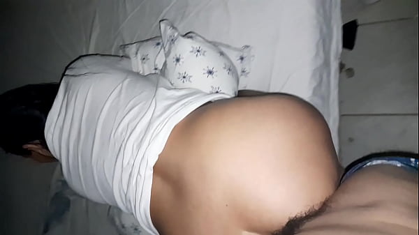 Download Video - Para ya porfavor&comma; despacio por mi culo me duele&comma; entregando el culo - Anal casero