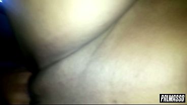 Download Video - Nena flaquita tatuada&comma; de co&ntilde;o depilado y mojadita con tetitas deliciosas&comma; se folla a su padrastro&period;