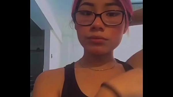 LINDA ALUMNA DE ESAN COQUETEA AL FRENTE DE LA CÁMARA