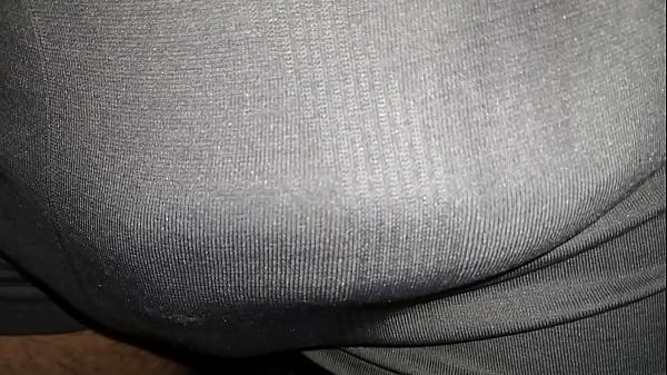 De pau duro na cueca cinza
