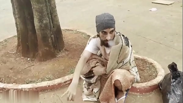 Download Video - O morador de rua cacetudo