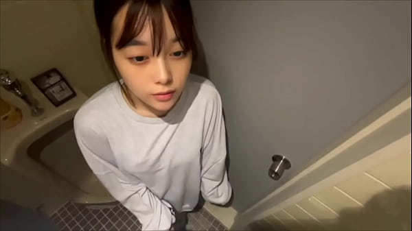 "Make it dirty with lots of sperm..." A girl who came to the club to have fun had an adult experience by sucking a smelly dick in the toilet.