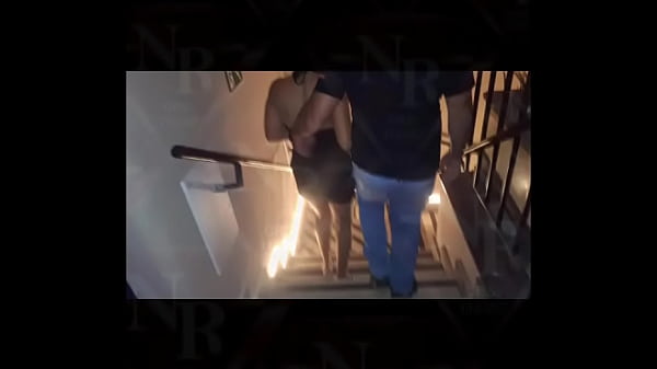 Nego Rubi tem uma rola enorme e grossa olha ele fodendo essa safada