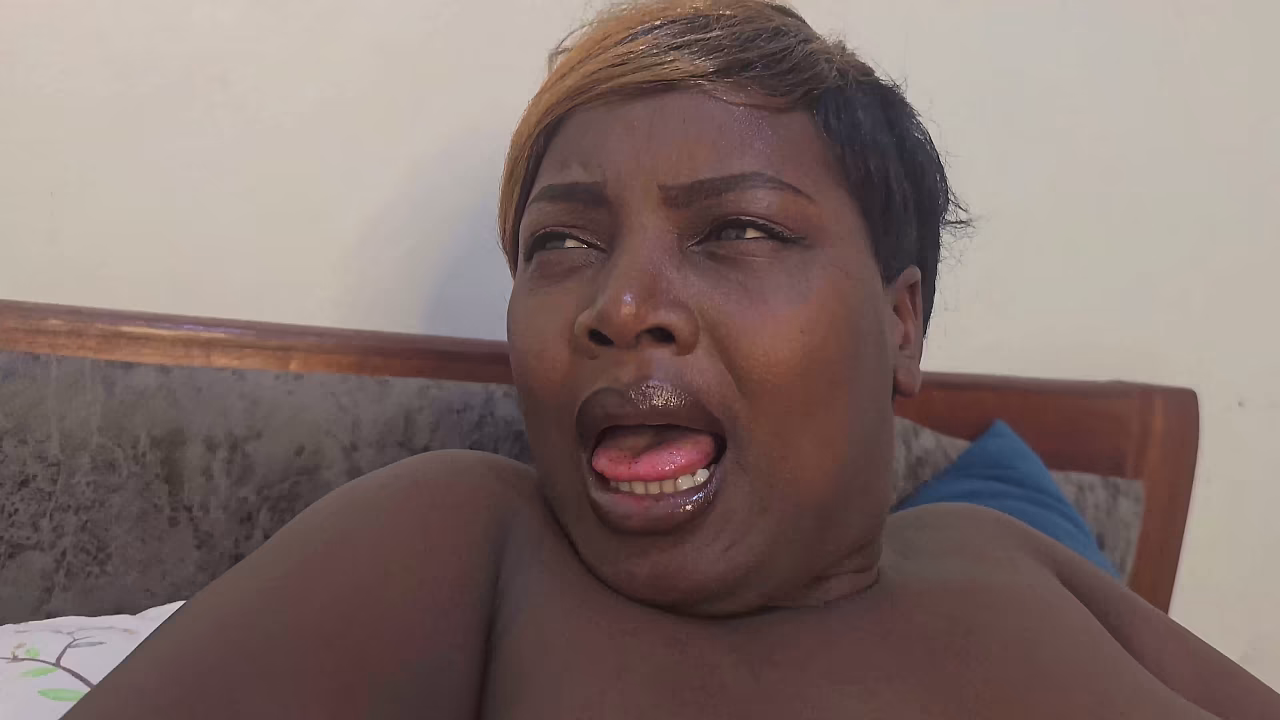 LA ABUELA TIENE UN ANO PEQUEÑO Y UNA VAGINA APRETADA
                   only women muchos negros