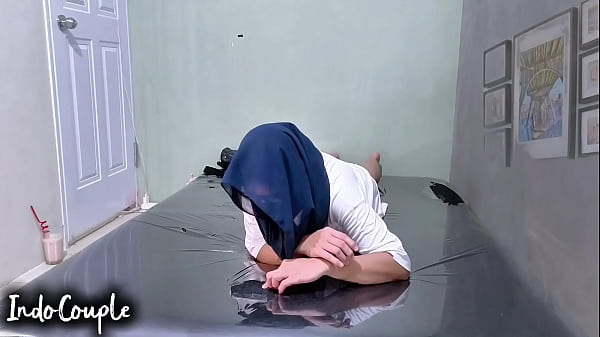 Sex tape of real desi massage therapist girl in hijab Bokep Indo Chika Toge sighed at Entot