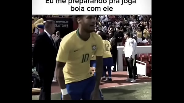 Neymar machucando o pai dela no quarto