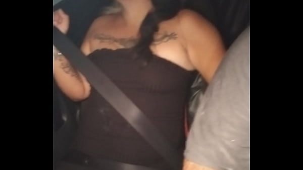 Manoseada en el Uber me toca y ense&ntilde;a mis tetas