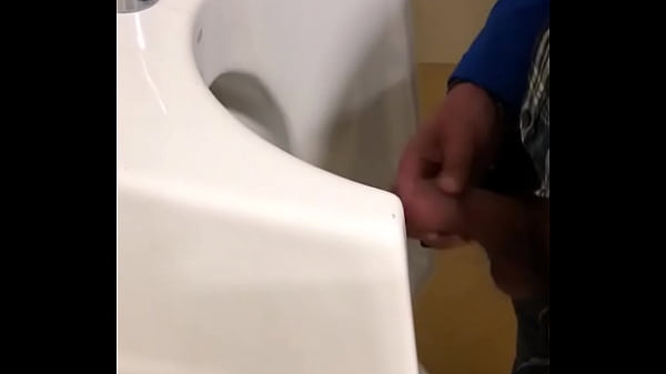 Spycam at public WC good dick