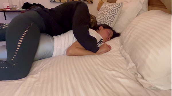 Download Video - &iexcl;&iexcl;&iexcl;Ay ay ay&excl;&excl;&excl; Rozame la vagina que los dem&aacute;s visitantes del hotel no nos escuchen&period;