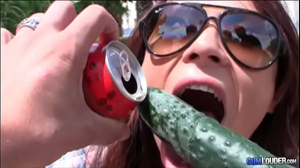 Sara May fucking with vegetables