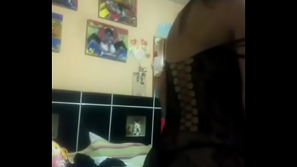 Download Video - Con lencer&iacute;a negra