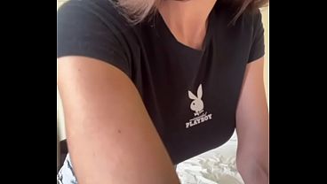 Stepmom shows her ass