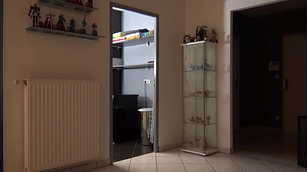 Lety Howl coinc&eacute;e dans la Machine &agrave; laver