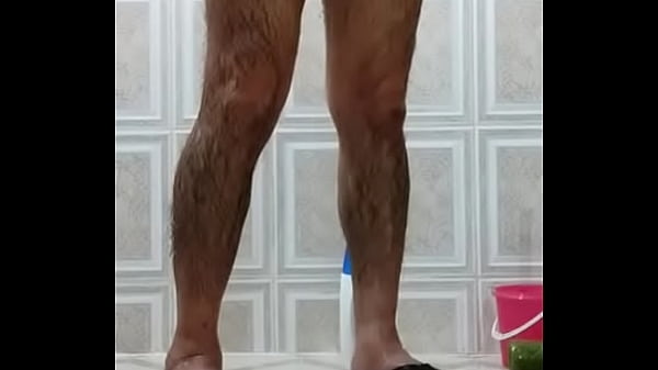 Download Video - Delicioso solo en la ducha