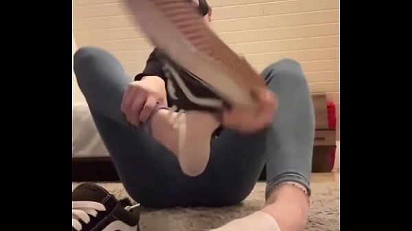 I know how much you love it when you see how sweaty my soles are! •full video on ?#whitesocks #sweaty ...