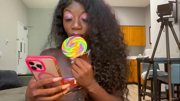 LOLA BLACK SEXY LIVE LICKING LOLLIPOP