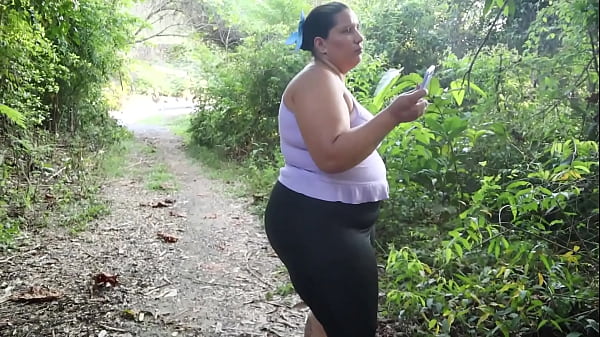 Download Video - mamada en publico en una carretera chica mama verga a un desconocido