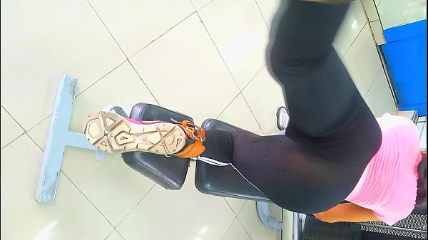 Download Video - REAL transparencia b&period; entrenando a gritos en el gym 1