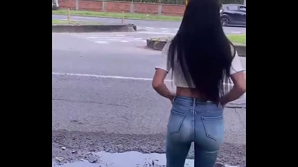 Download Video - Qu&eacute; rica esta Flaca Nalgona yo solo quer&iacute;a grabarla y hablar  y ella s&oacute;lita me ofreci&oacute; la cola para que me la Coja - 18 girl