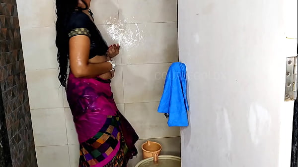 Komal enjoys bath with her husband