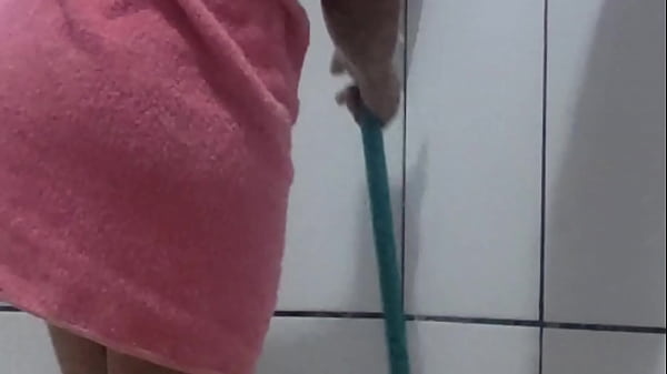 Download Video - Esposa peladinha no banho