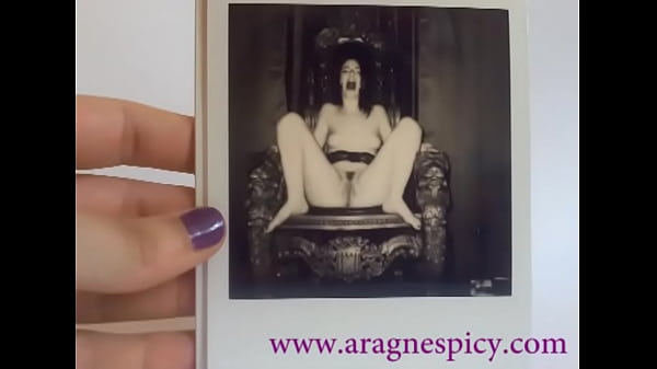Aragne shows her polaroids from a private BDSM session 2016