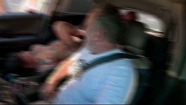 Casal entra na carona e acaba fodendo nas ruas de S&atilde;o Paulo