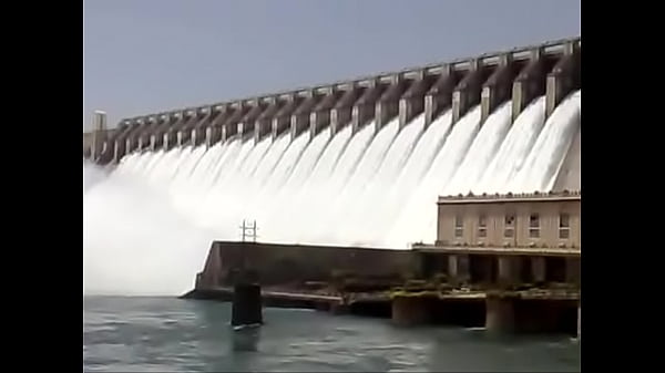 YouTube - Fun at nagarjuna sagar Dam 22 gates open