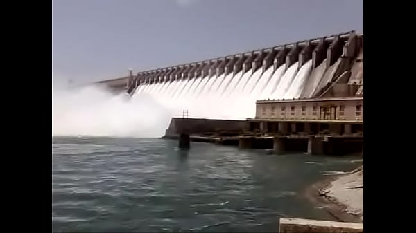 YouTube - Fun at nagarjuna sagar Dam 22 gates open