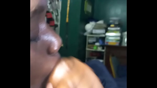 DarkChocolateBarbie hace que una polla enorme se reviente en menos minutos
                   DarkChocolateBarbie hace que una polla enorme se reviente en menos minutos muchos negros