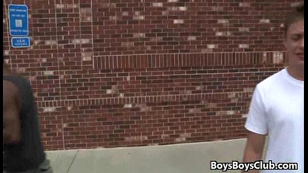 大きな黒いディックシーンに犯された白人の少年19
