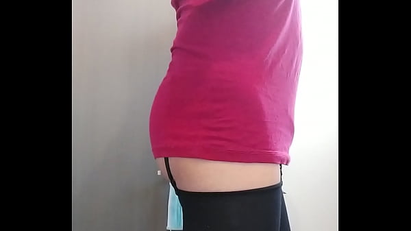 Download Video - Travesti vini&eacute;ndose rico en dildo