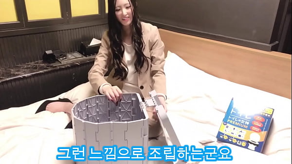 Korean subtitles. Consequences of using a disaster toilet by a woman | Japanese beautiful pee. vibrator, masturbating, cumshot
