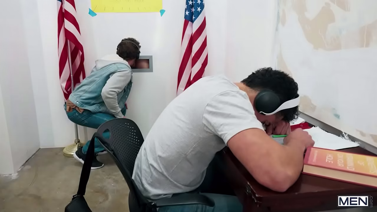 Libro de putas/ HOMBRES / Hayden Harding, Bunker
                    facial sex blowjob tattoo hairy ass licking spitting kissing cum shot library sneaky one on one indoors glory hole anal fingering mencom nipple play muscular man muchos negros