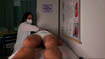 Download Video - Enfermeira e est&eacute;tica observa ere&ccedil;&atilde;o do paciente&excl;