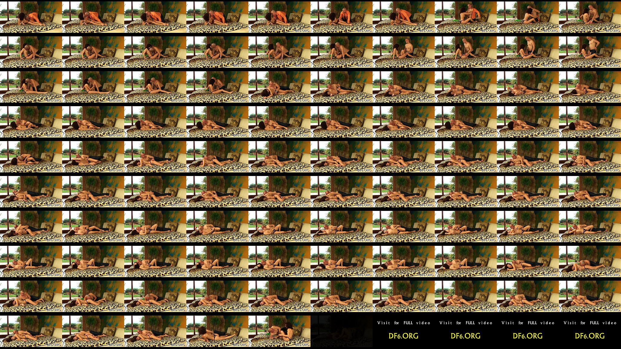Virgin playing for the web camera 预览图