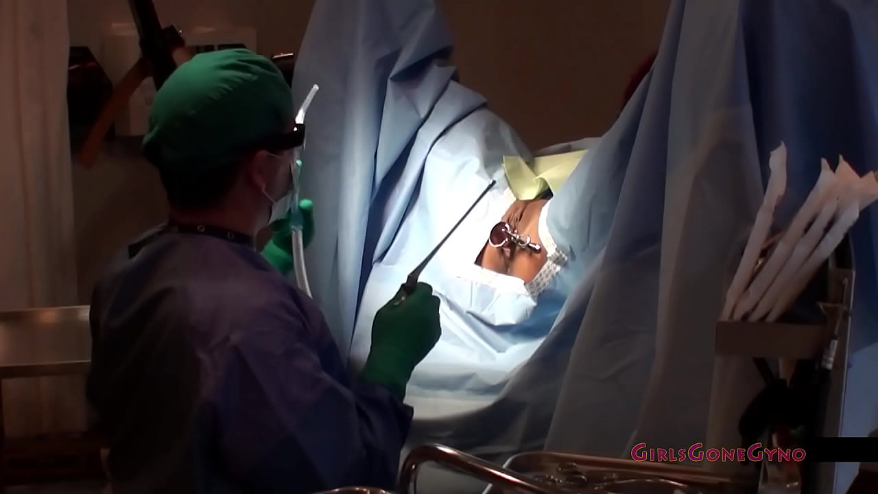 La sexy pelirroja Daisy Ducati recibe un examen ginecológico obligatorio realizado por el doctor Tampa antes de poder asistir a la Universidad de Tampa - Parte 9 - Vea esta película completa y más SOLO en GirlsGoneGyno Reup
                    daisy ducati medfet doctor tampa girlsgonegyno girls gone gyno muchos negros