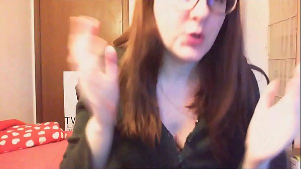 Roleplay in Italian: think if we were together in the library and I wanted to dominate you little worm