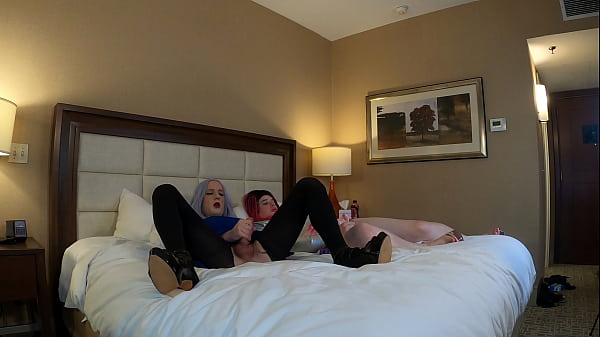 TS Bailey Wilde and TS Kelsey Masters Masturbating with Toys