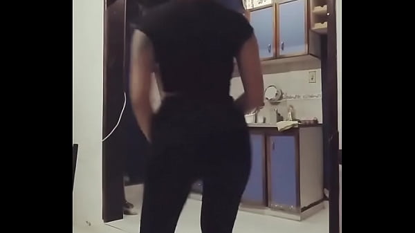 カルツィータで踊るヨハンナ