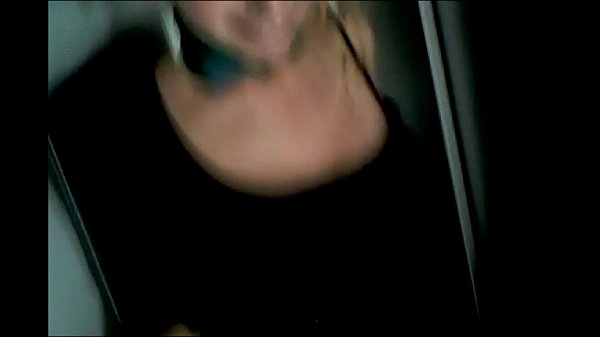 Download Video - im Aufzug gefingert