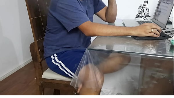 After a brief watch, the milf returned to the room, dressed in a spicy red dress and went to the kitchen where her daughter, a very hot nymphet, welcomed her with the coffee ready