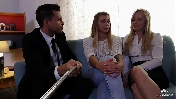 VIP SEX VAULT - FFM threesome with swinger couple and hot blondie Vyvan Hill