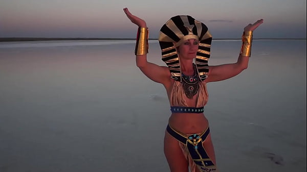 Walk seminude by salt-lake Elton in Egypt style