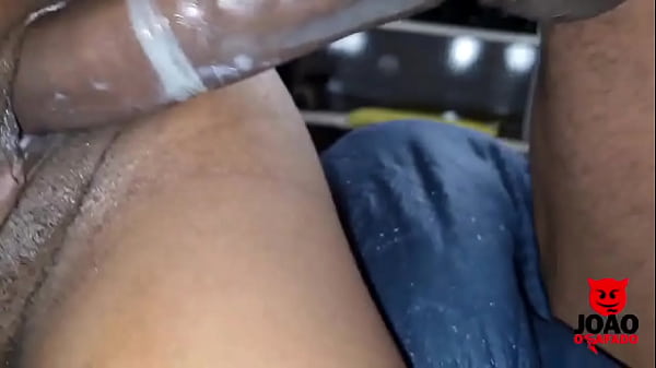 Download Video - Novinha gozando no Pau com a Camisinha estorado - Joao O Safado