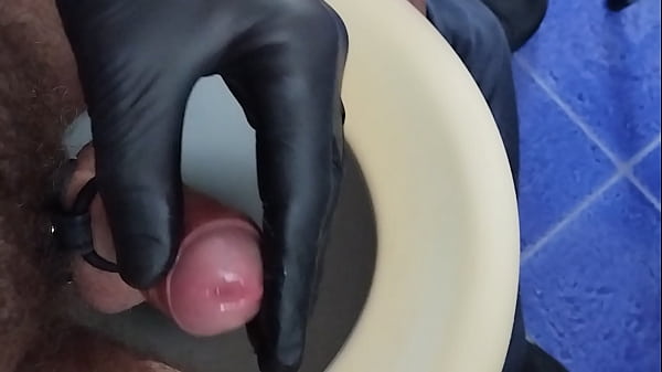 Cazzo Duro pieno di pre-cum