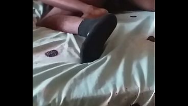 彼女のマンコを激しくファックしているが、彼女はうめき声すら上げていない。彼女は感じていないようだ。ビッチは売女だ。きついマンコの中にチンコを突き入れ、彼女にチンコを与えている。-- 最初のパート カット 1 どうか助けてください。広告をご覧ください。