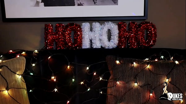 Happy Holidays Butt plug twerk From Dukes Dollz