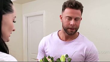 His Flowers Earned This Oiled Nuru Apology After Our Fight